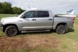 #8001 2015 TOYOTA TUNDRA 4X4 CREW CAB 5.1 L 266094 MILES CRUISE 5.7 V8 ENG