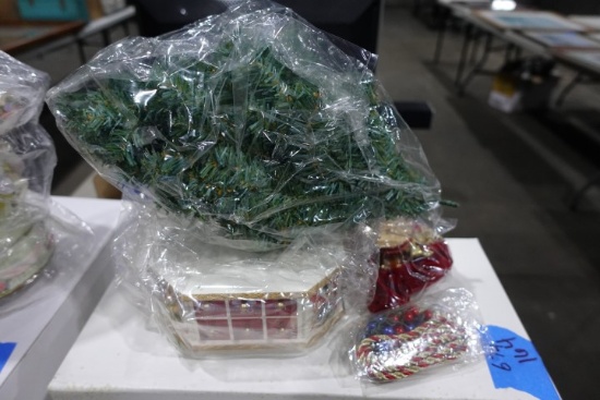 DANBERRY MINT MINIATURE MUSICAL ADVENT TREE