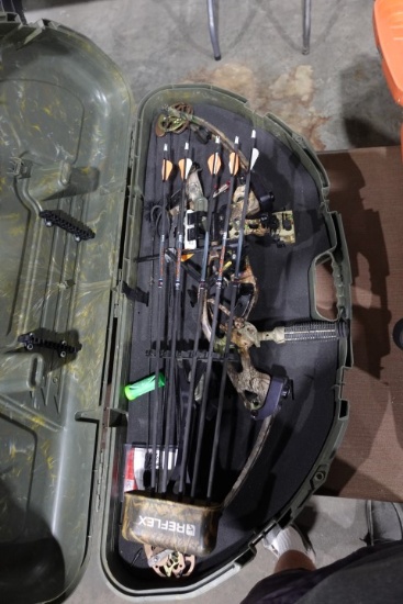 HOYT ZR200 COMPOUND BOW WITH GLO SITES ZERO EFFECT AND CARRY CASE