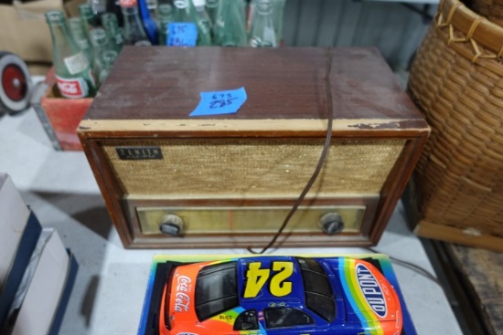 ZENITH AM FM VINTAGE RADIO
