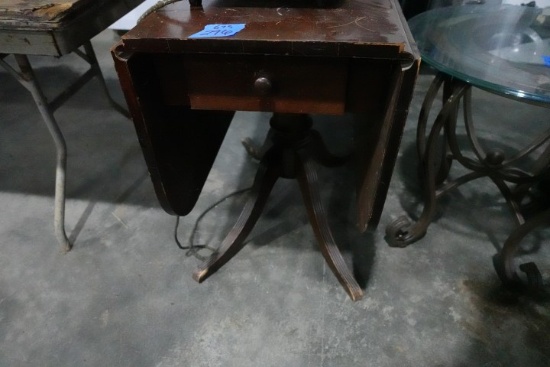 DROP LEAF MAHOGANY TABLE