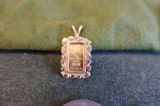 CREDIT SUISSE LARGE FINE GOLD IN PENDANT 1.1 DWT
