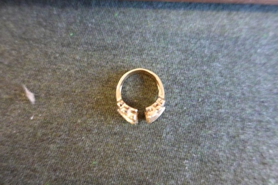 14 KT GOLD RING 24 SMALL DIAMONDS SIZE 7 4.1 DWT