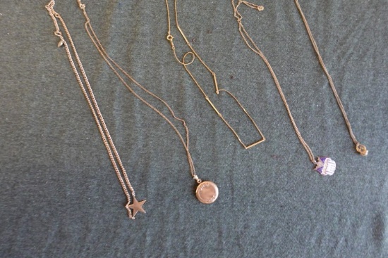 5 GOLD NECKLACES INCLUDING ANTIQUE LOCKET AND DAUGHTER OF AMERICA