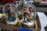 COLLECTION MINIATURE SANTA CLAUSES IN DISPLAY GLOBES