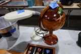 TABLE LAMP WITH NATURAL FINISH GLOBE