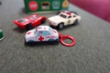 BOX OF SMALL MATCHBOX TYPE CARS AND MINI CARS AND MINI ROAD SIGNS AND PARTS