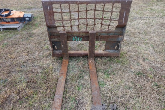 #6711 CAT SKID STEER FORKS