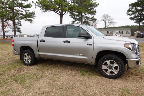 #8005 2020 TOYOTA TUNDRA SR5 4X4 CREW CAB 164659 MILES 5.7 V8 ENG TRAILER B