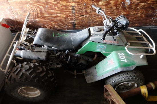 #1308 HONDA 4 WHEELER 250 FOURTRAX NO KEY ENGINE HAS COMPRESSION