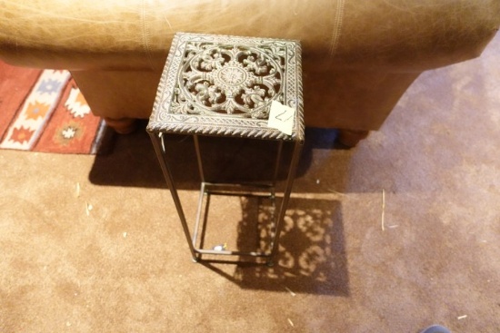 METAL PLANT STAND APPROX 24 INCH TALL X 9 X 9