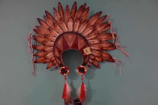 DECORATIVE NATIVE AMERICAN HEAD DRESS