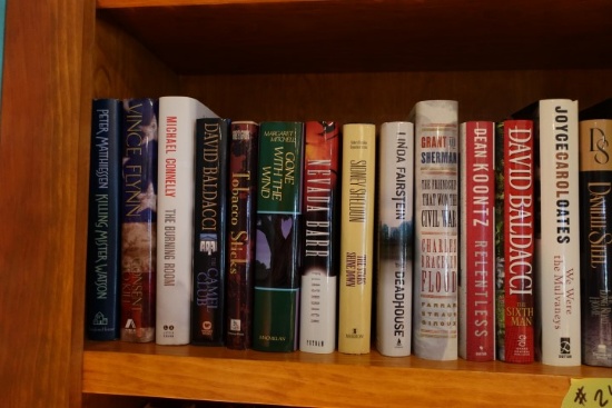 LARGE LOT HARDBACK BOOKS SIDNEY SHELDON MARGARET MITCHELL MICHAEL CONNLEY E