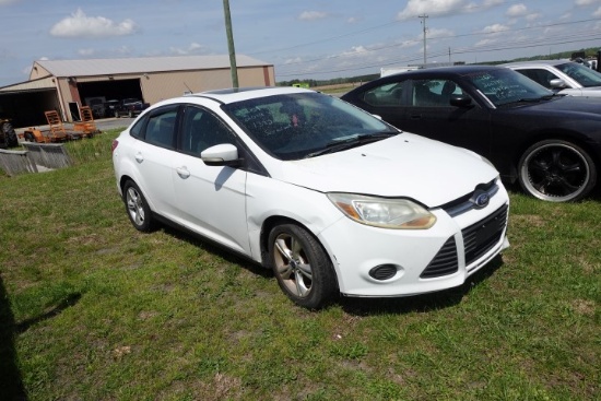 #3201 2014 FORD FOCUS 139219 CHECK ENG LIGHT IS ON POWER DOORS AND WINDOWS
