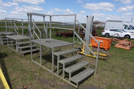 #5206 PORTABLE STEPS 4 STEPS 36" TALL PLATFORM 39 X 57 PLATFORM 42" RAIL