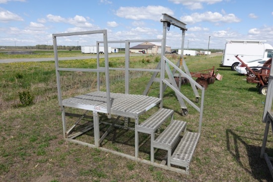#5208 PORTABLE STEPS 3 STEPS 28" TALL PLATFORM 39 X 57 PLATFORM 42" RAIL