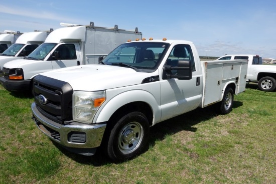 #5201 2011 FORD TRUCK 241930 MILES AM FM CD PLAYER VINYL SEATS TORN KNAPHEI