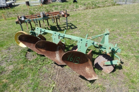 #1615 JOHN DEERE 3 BOTTOM PLOW 3 PT MOUNT GOOD PLOW HEADS AND DISC