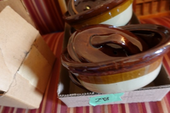BOX WITH 4 SOUP CROCKS WITH LIDS
