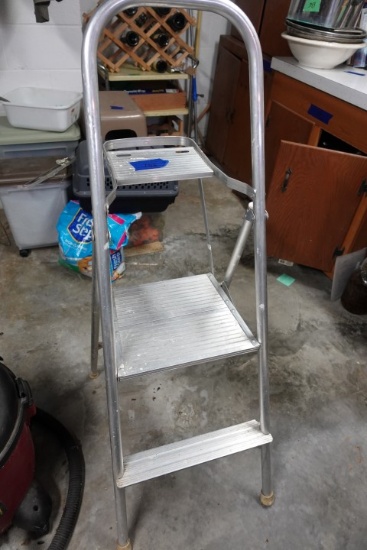 ALUMINUM STEP STOOL APPROXIMATELY 5 FEET TALL