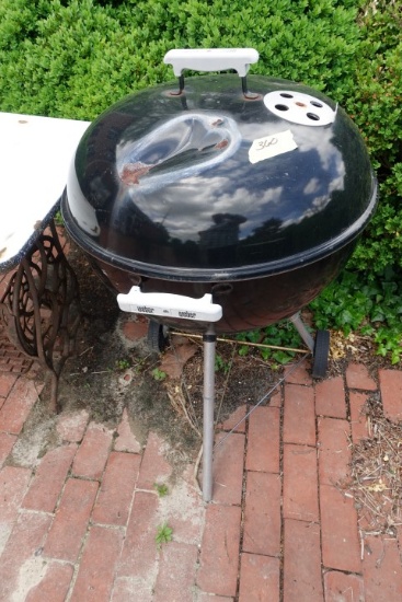 WEBER CHARCOAL GRILL DENTS ON TOP