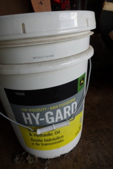 5 GALLON BUCKET JOHN DEERE HYGARD TRANSMISSION AND HYD OIL