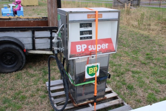 #1113 VINTAGE UNIVERSAL GAS PUMP MODEL SIN2 POOR COND MISSING GLASS ON SUPE