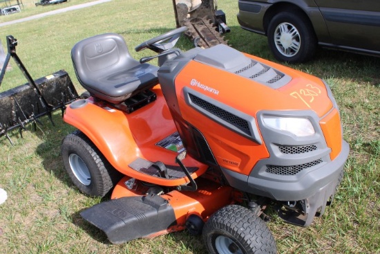 #7303 42" Husqvarna Riding Mower 42" Deck Vth 18542 6 Sp Hyd St Trans 18.5
