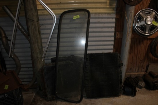 AUTO GLASS APPROX 50" X 16" WITH GASKET