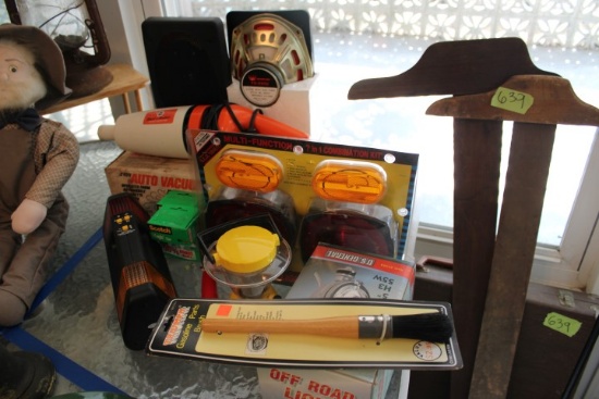 LOT INCLUDING TRAILER LIGHTS EMERGENCY LIGHTS BLACK AND DECKER AUTO VACUUM