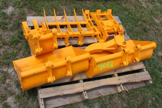 #4002 Pallet New Mini 6 Excavator Attachments Buckets Grapple
