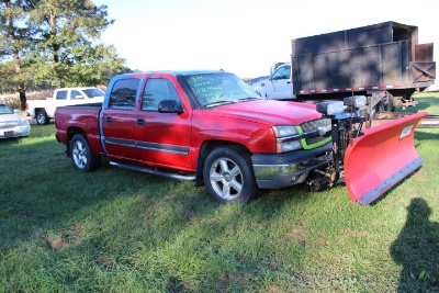 8701 2005 Chevy Silverado With Snow Plow And Salt Spreader 176799 Miles Po