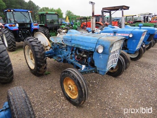 Ford 2000 Tractor