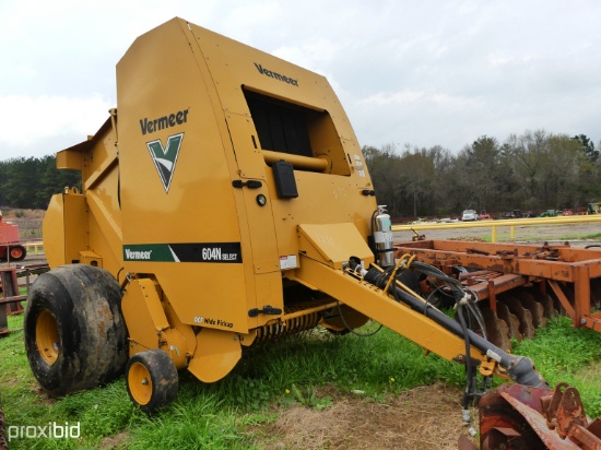 Vermeer 604N Baler