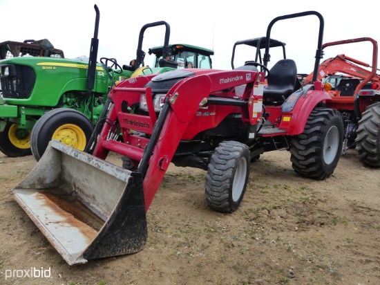 Mahindra 1533 4x4 w/ldr