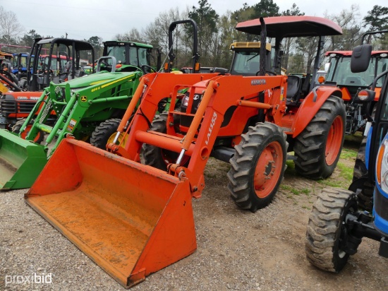 Kubota M7040 4x4 w/ldr