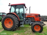 Kubota M8200 Cab 2WD