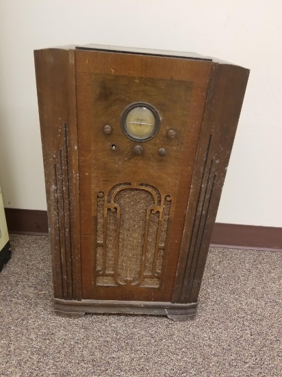 Antique Upright Radio