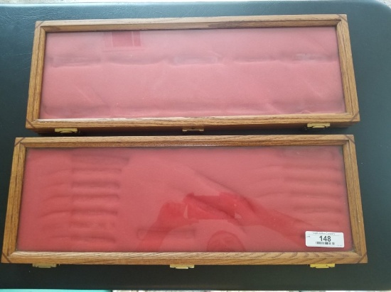 Two Knife Display Wooden