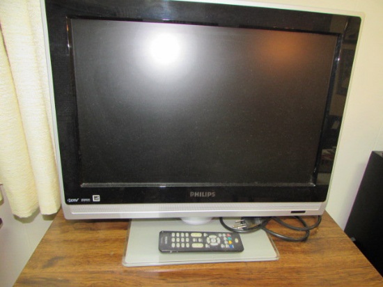 Phillips 19" Flat Screen TV and Magnavox DVD/VCR Player