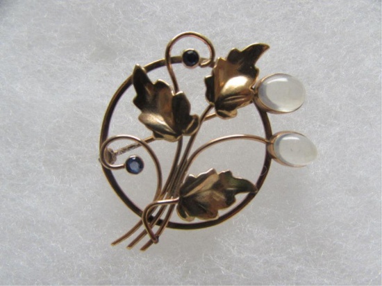 14 Kt Yellow Gold & Moonstone Pin