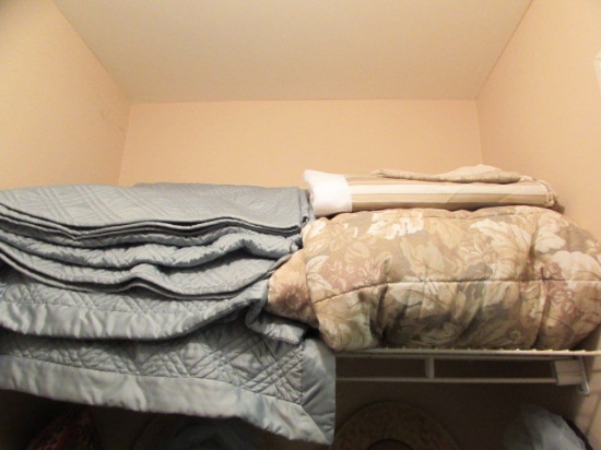Twin Comforter, Dust Ruffle, Pillowcase and 96" x