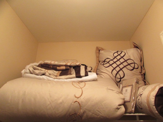 King-Size Comforter Set:  Comforter, (2) Dust