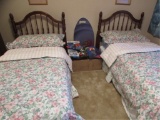 (2) Twin Beds & Bed Linens