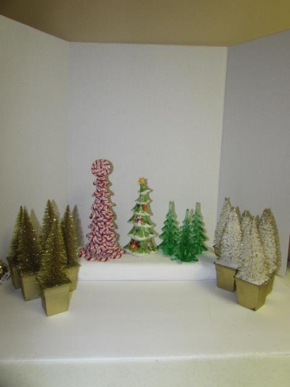 Assorted Christmas Tree Frigurines, etc.: (1)
