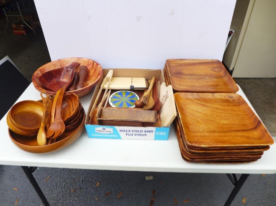 Assorted Wooden Square Plates (18), Salad Bowl