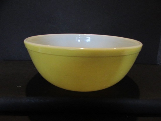 Pyrex Yellow 4-Quart Mixing Bowl