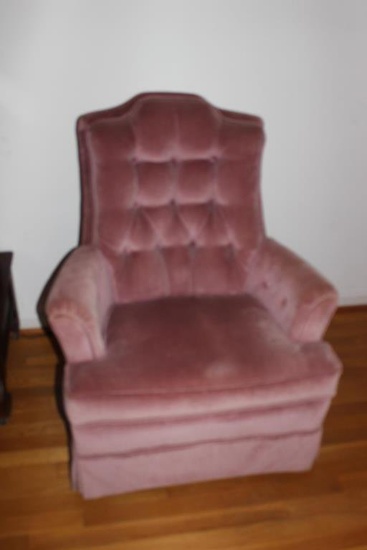 Upholstered Chair with Tufted Back