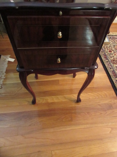 Queen Anne 2-Drawer Stand with Cabriole Legs