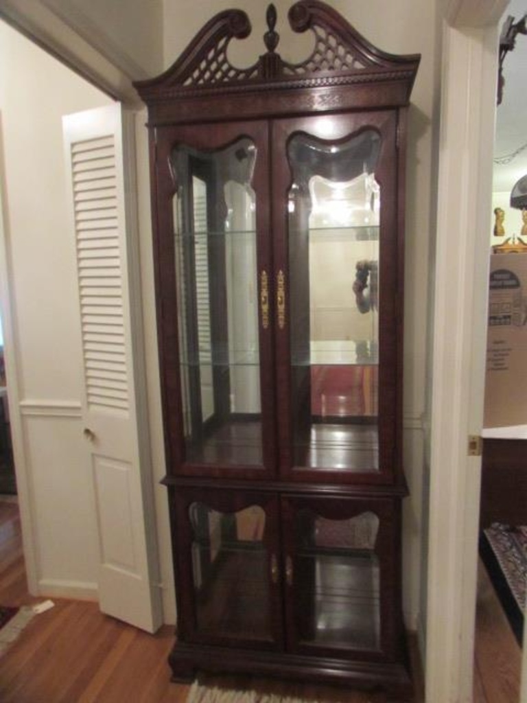 thomasville furniture online catalog on Thomasville Furniture Co Lighted Glass Front Estate Personal Property Personal Property Online Auctions Proxibid